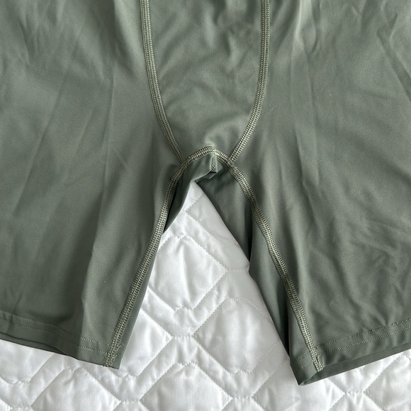 Gymshark Compression Shorts - Picture 5 of 7